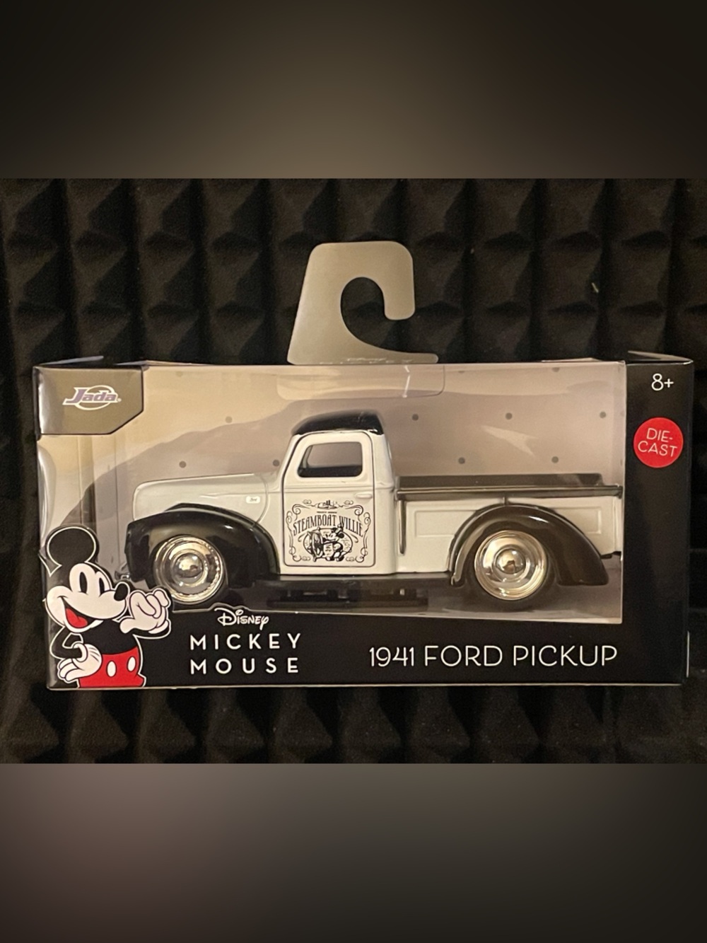 Disney: Mickey Mouse 1941 Ford Pick-up Die cast 1:32 Scale